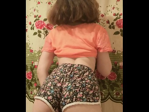 ❤️ سيڪسي نوجوان بيبي پنهنجي شارٽس کي ڪئميرا تي هٽائيندي ❤❌ اسان وٽ