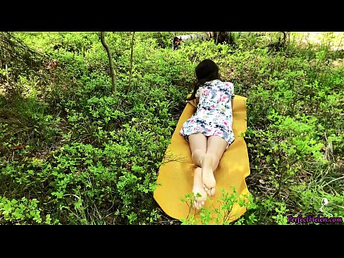 ❤️ Tinder تي اجنبي منهنجي بلي کي مشت زنی ڪري ٿو ۽ جنگل ۾ شوق سان چوندو آهي ❤❌ اسان وٽ