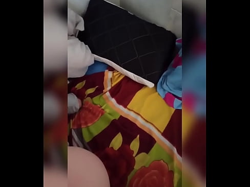 ❤️ منهنجي روم ميٽ گهر ۾ اڪيلي رهي ٿي ڇاڪاڻ ته هن جو مڙس موڪلن تي وڃي ٿو ۽ مان موقعو وٺان ٿو ته هن کي چوسان ۽ هن جي گدا کي کير سان ڀريان. ❤❌ اسان وٽ