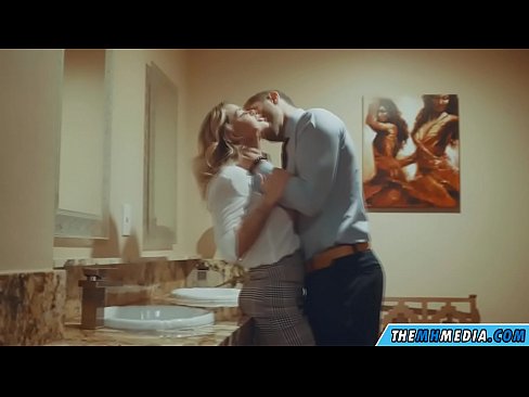 ❤️ جڏهن هڪ busty سنهري اوھان کي هڪ عوامي آرام روم ۾ seduces ❤❌ اسان وٽ